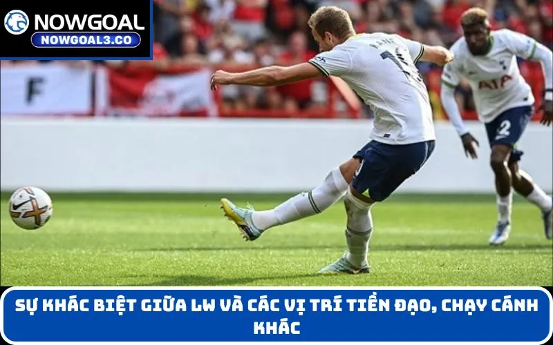 Sự khác biệt giữa LW và các vị trí tiền đạo, chạy cánh khác